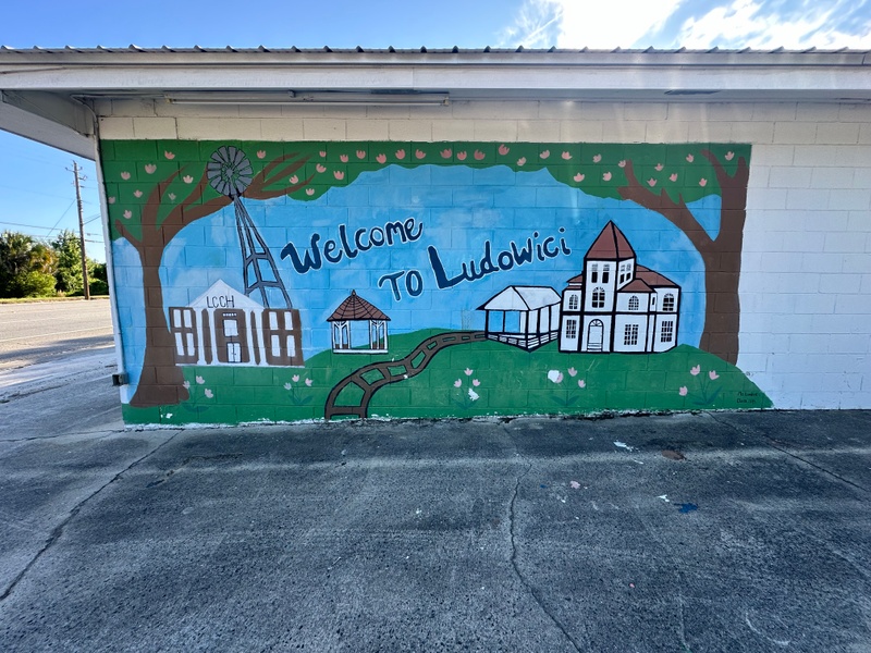 mural in Ludowici by artist unknown.