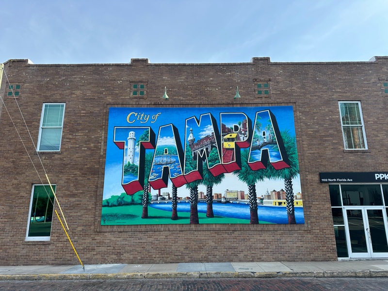 mural in Tampa by artist unknown.