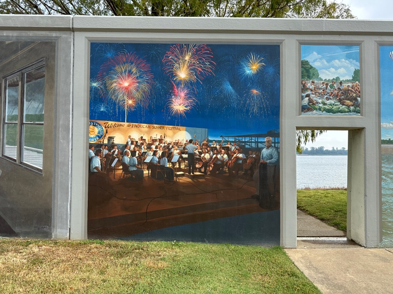 mural in Paducah by artist Robert Dafford.