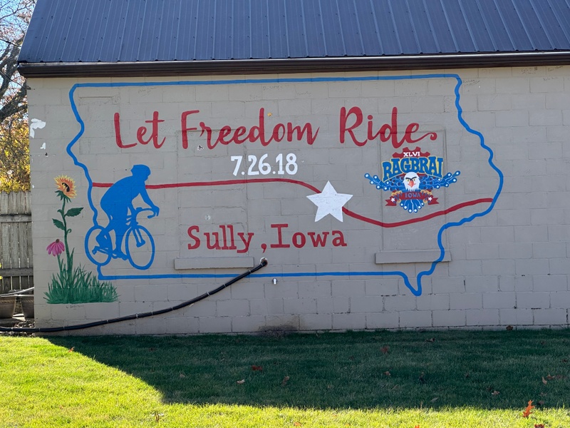 mural in Sully by artist unknown.