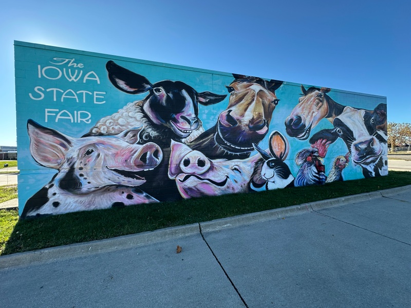 mural in Des Moines by artist unknown.