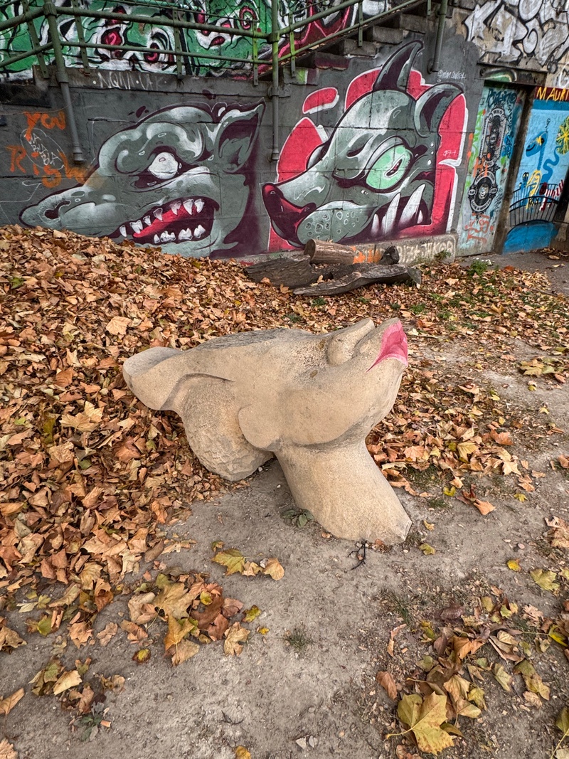 mural in Wien by artist unknown.