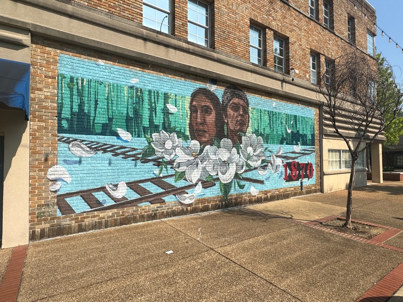 mural in Tupelo by artist unknown.