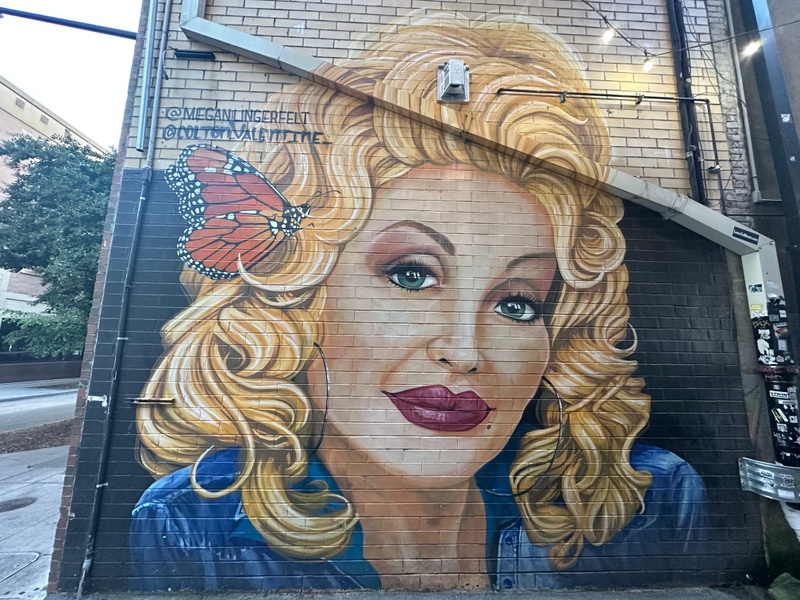 mural in Knoxville by artist Megan Lingerfelt.