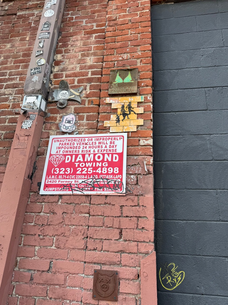 mural in Los Angeles by artist unknown.