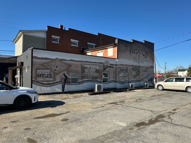 mural in Waynesboro by artist unknown.