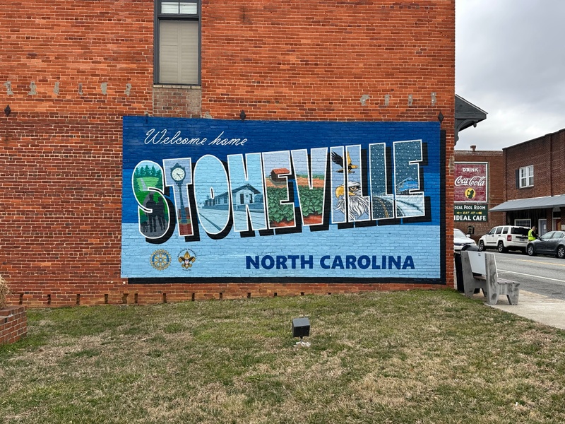 mural in Stoneville by artist unknown.