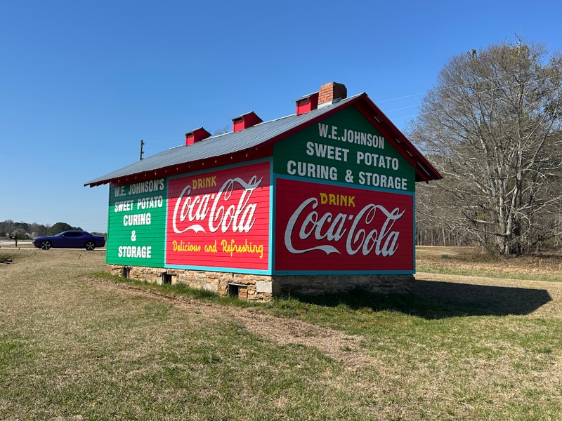mural in Roopville by artist unknown.