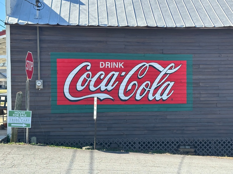 mural in Roopville by artist unknown.