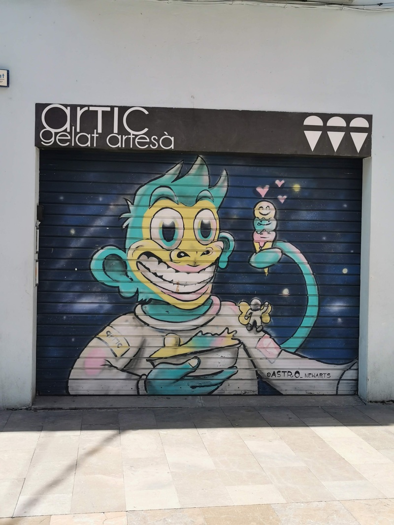 mural in Vilanova i la GeltrΓΊ by artist unknown.