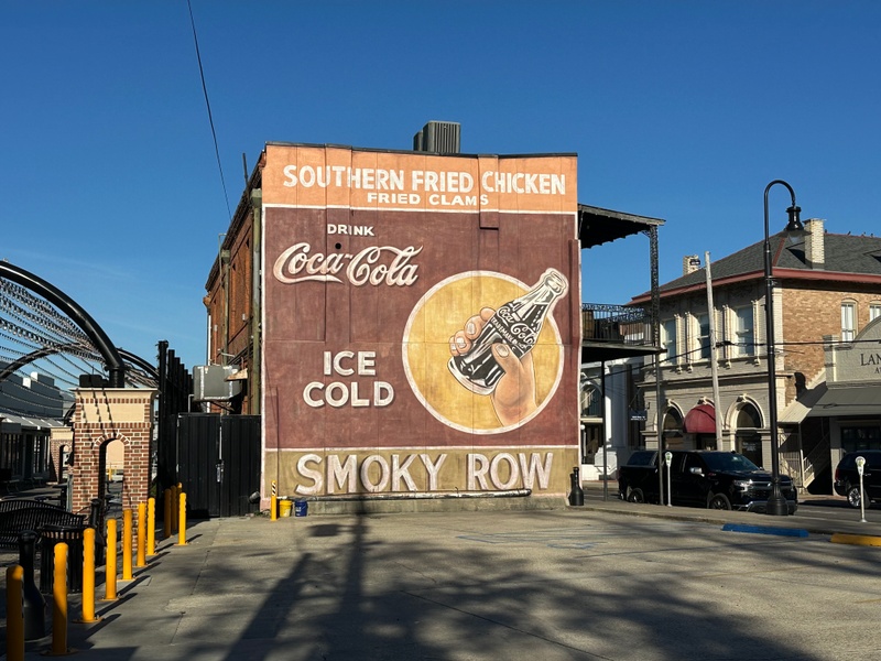 mural in Houma by artist unknown.