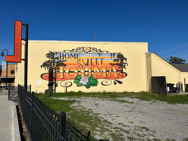 mural in Houma by artist unknown.