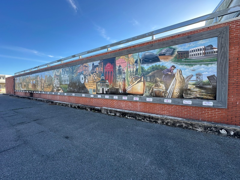 mural in Houma by artist unknown.