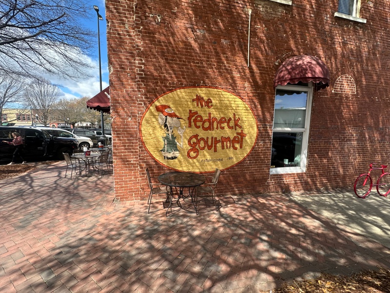 mural in Newnan by artist unknown.