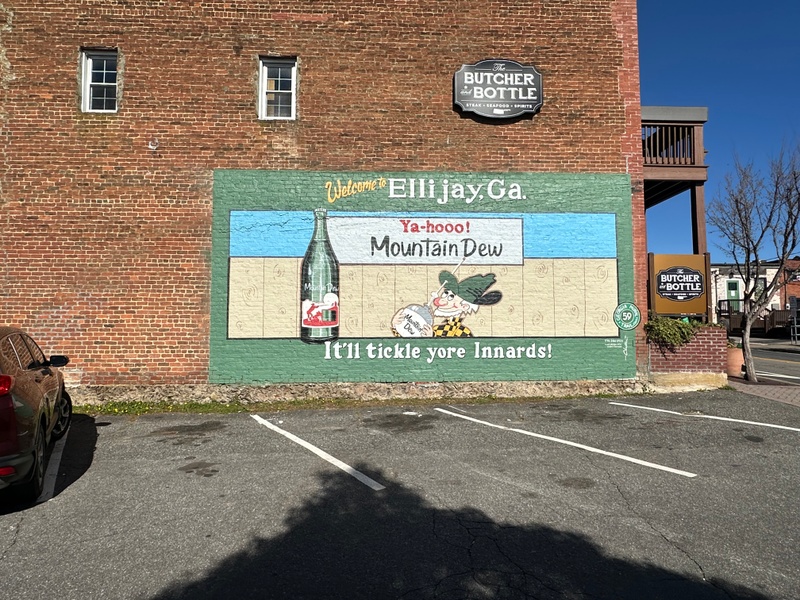 mural in Ellijay by artist unknown.