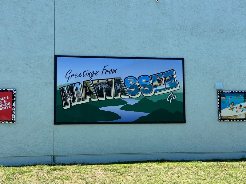 mural in Hiawassee by artist unknown.