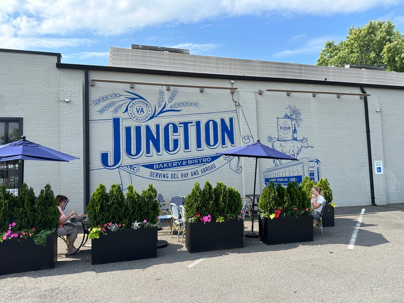 mural in Alexandria by artist unknown.