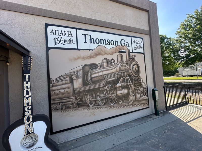 mural in Thomson by artist unknown.