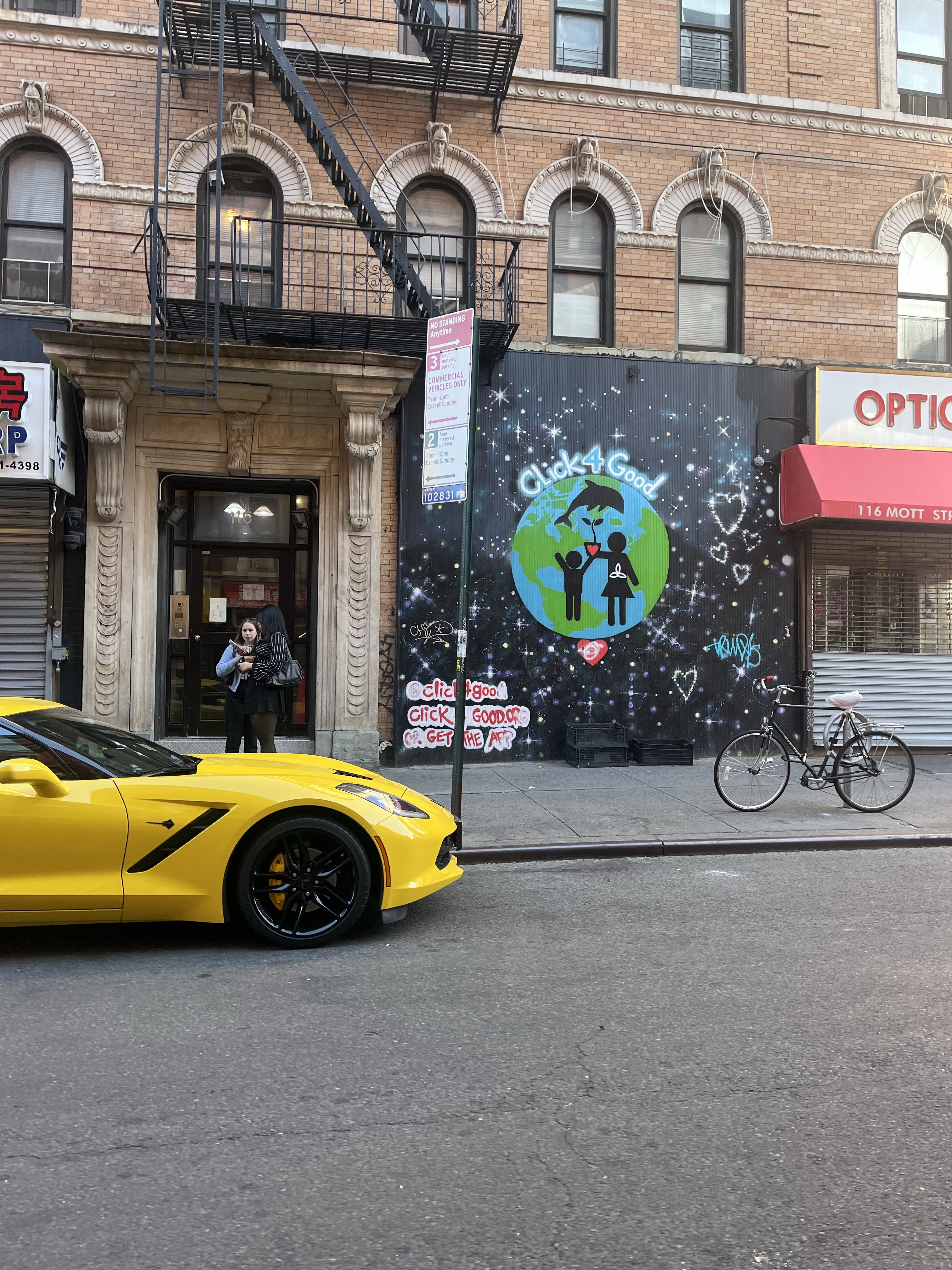 mural in New York by artist unknown.