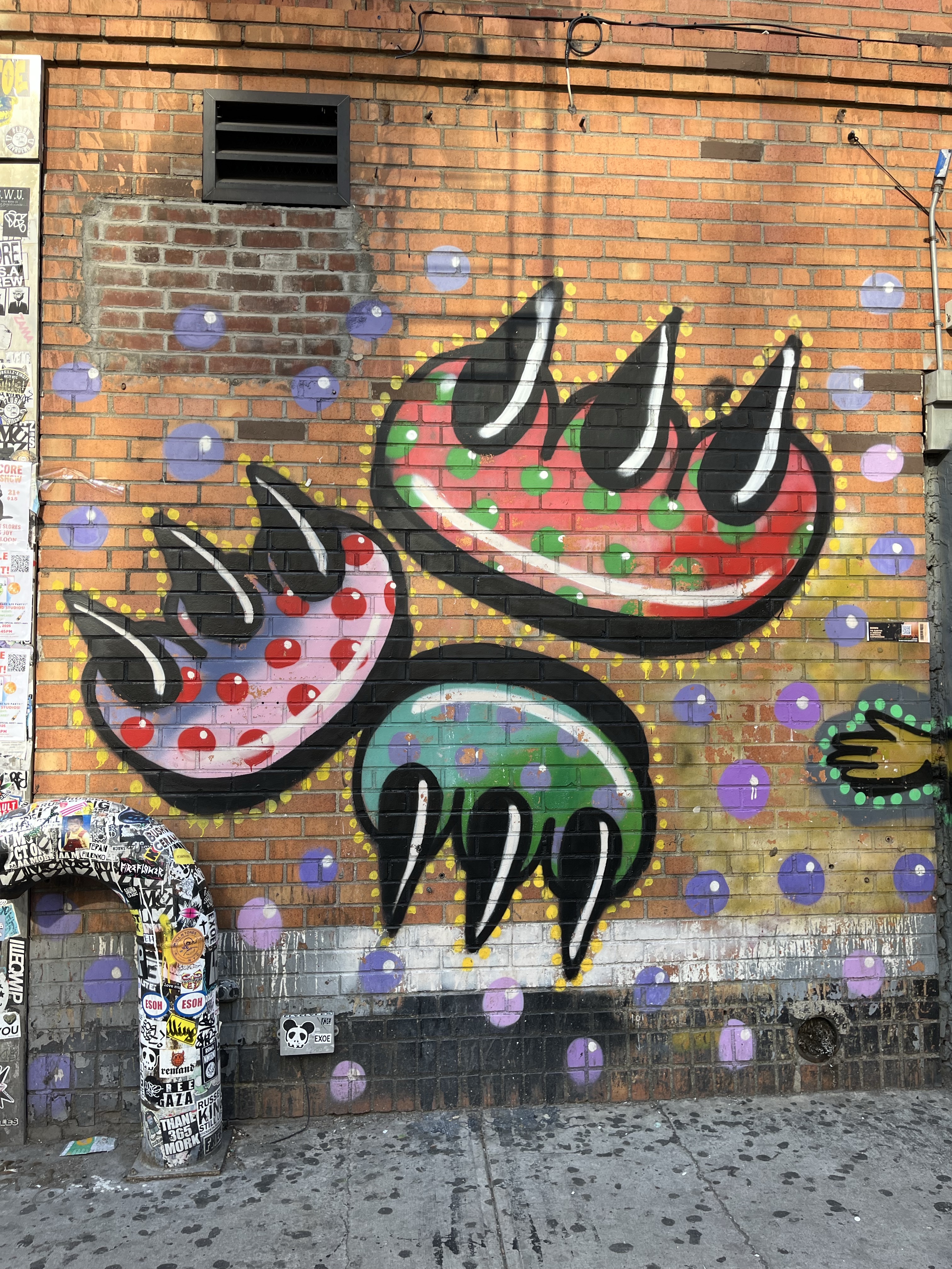 mural in New York by artist CLAW Money.