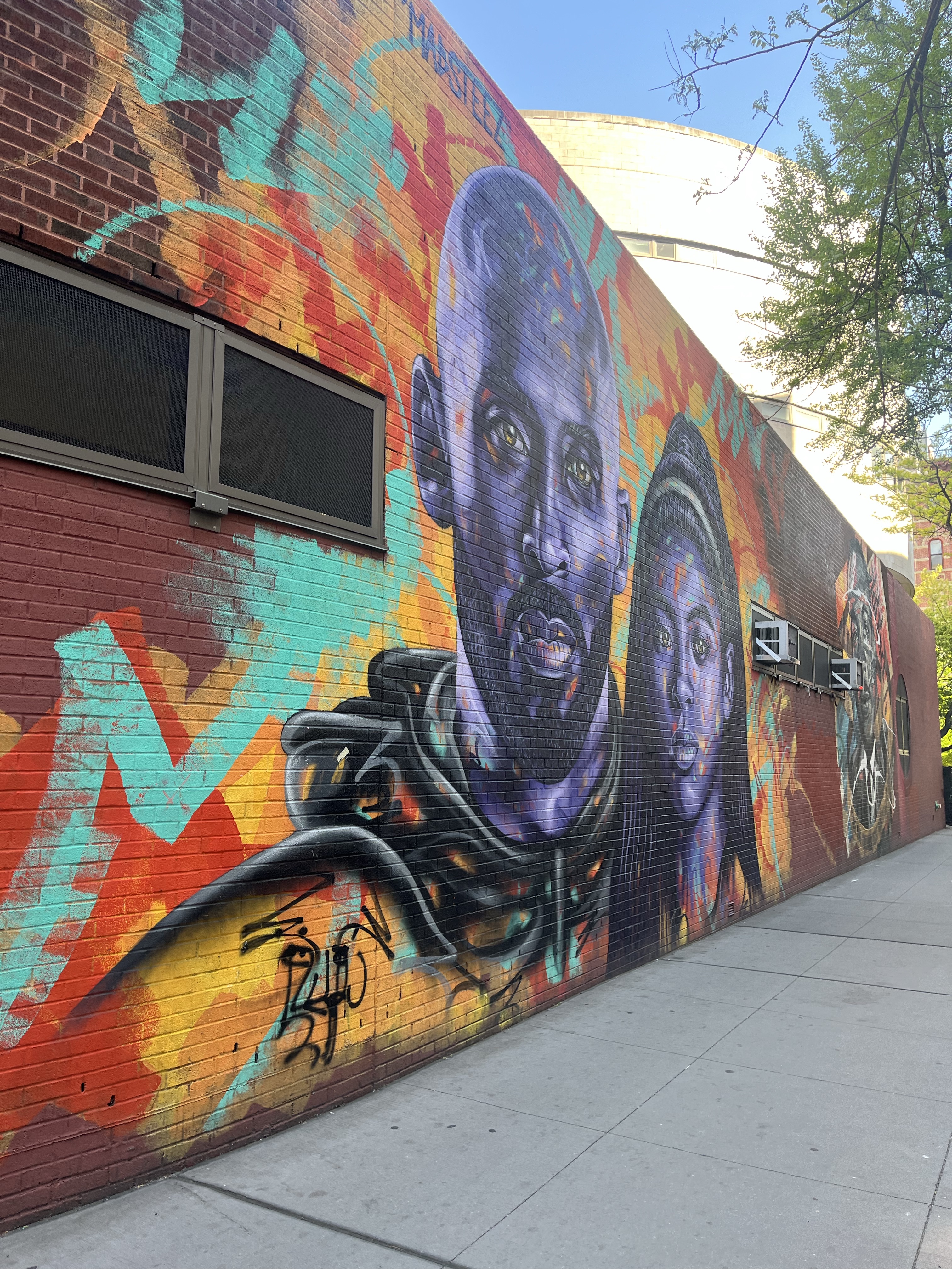 mural in New York by artist MADSTEEZ. Tagged: Kobe Bryant, NBA, sports