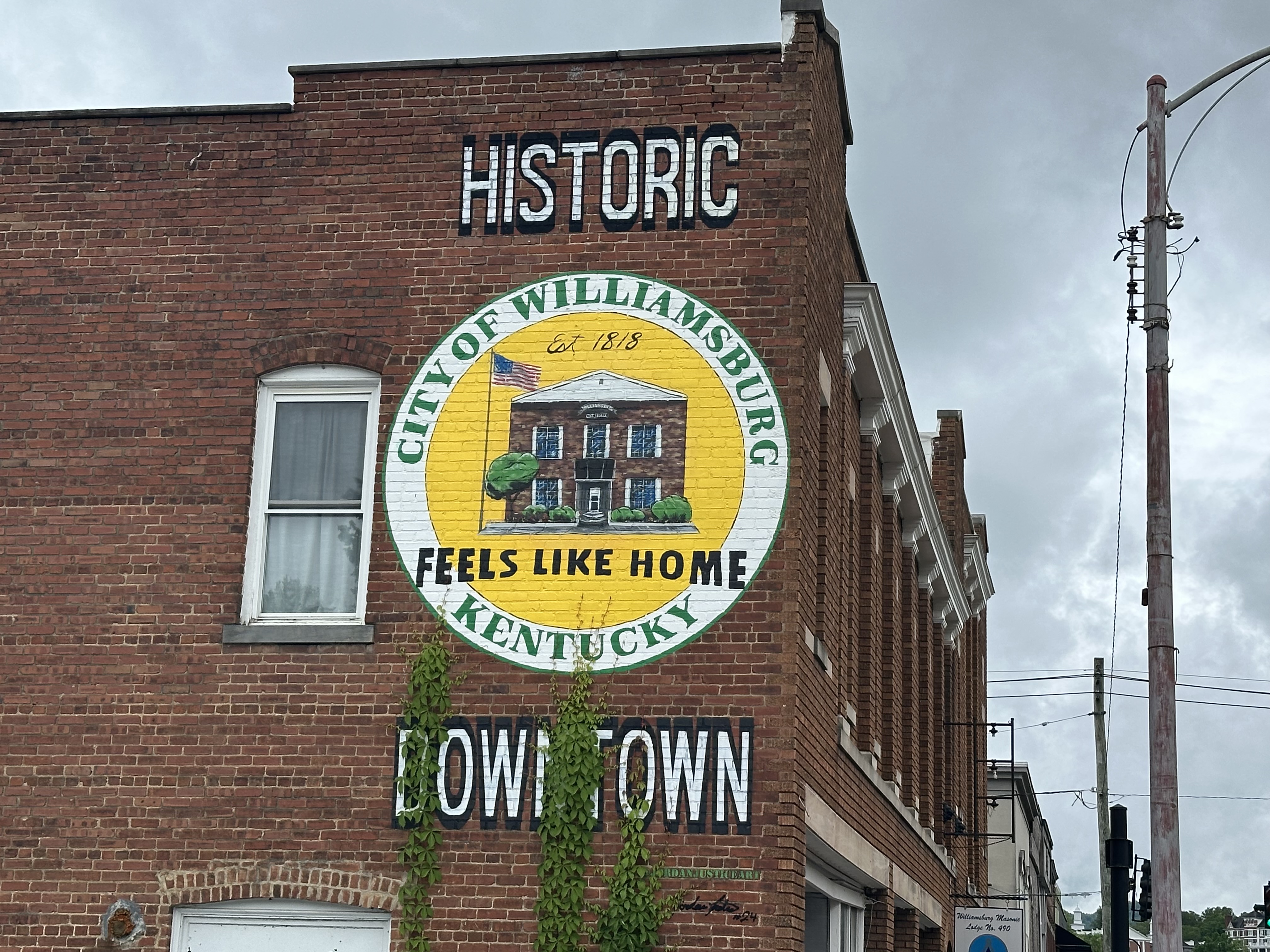 mural in Williamsburg by artist unknown.