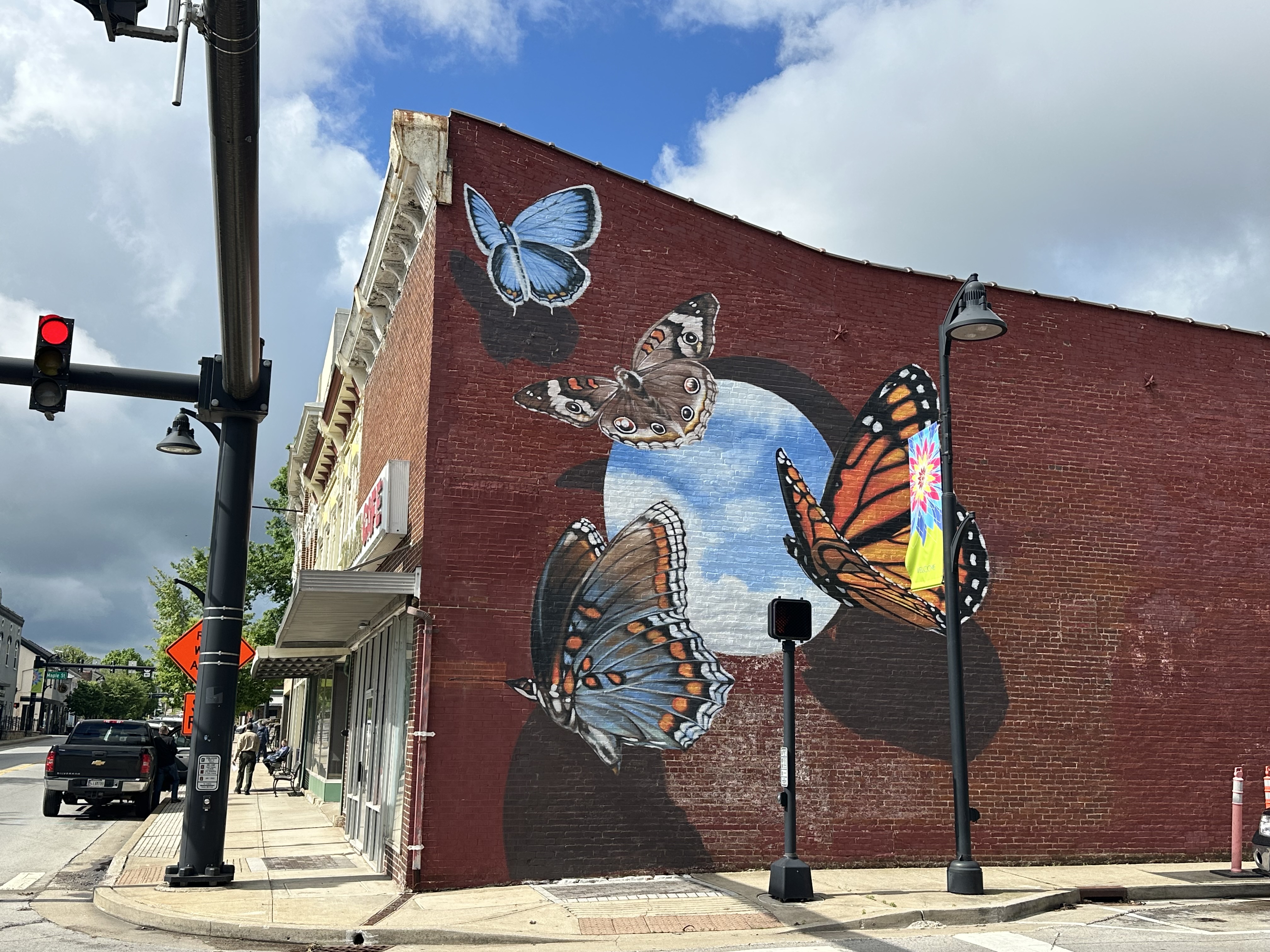 mural in Nicholasville by artist Anat Ronen.