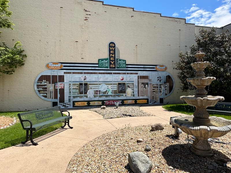 mural in Salem by artist unknown.