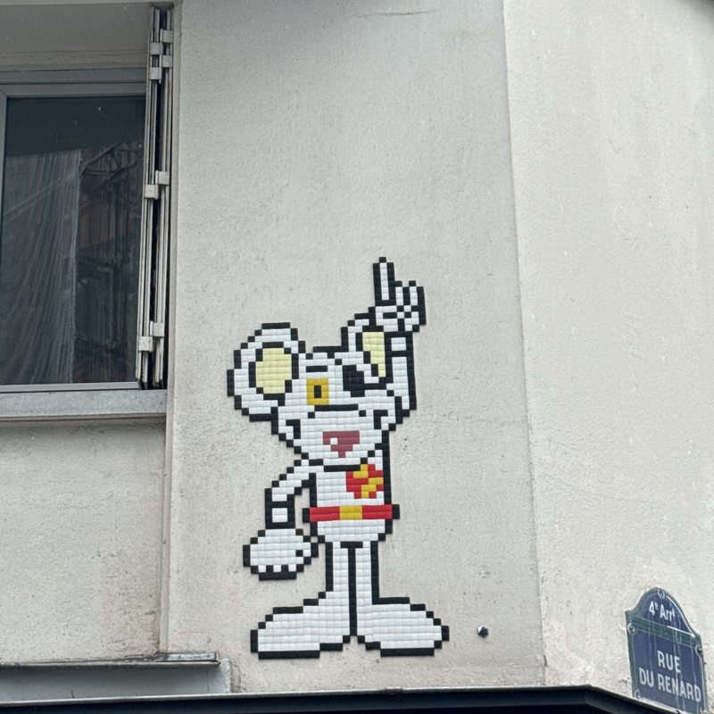 mural in Paris by artist unknown.