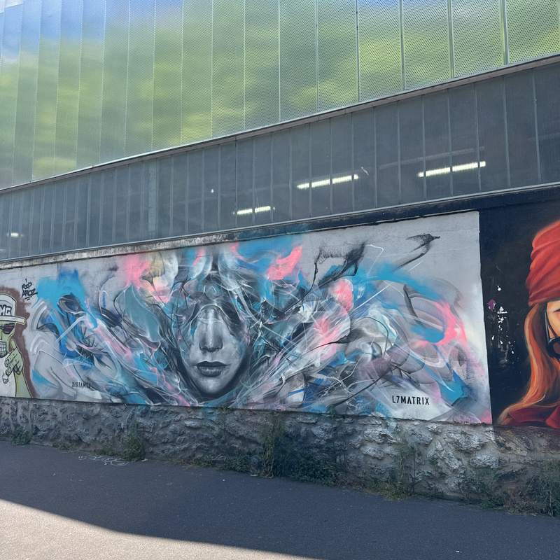 mural in Paris by artist L7MATRIX.