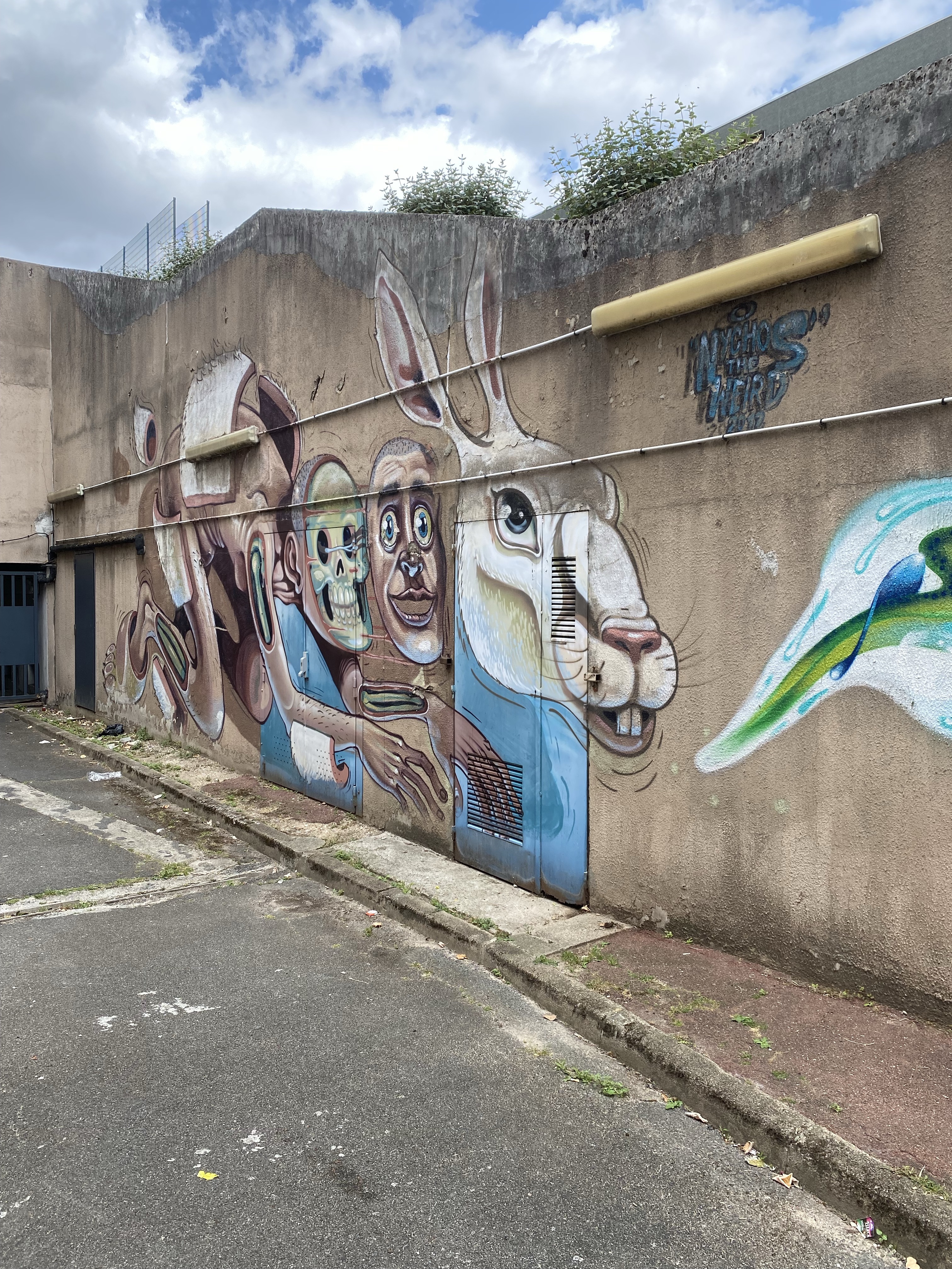 mural in Vitry-sur-Seine by artist Nychos.