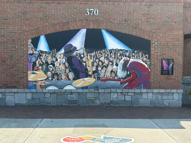 mural in Suwanee by artist unknown.