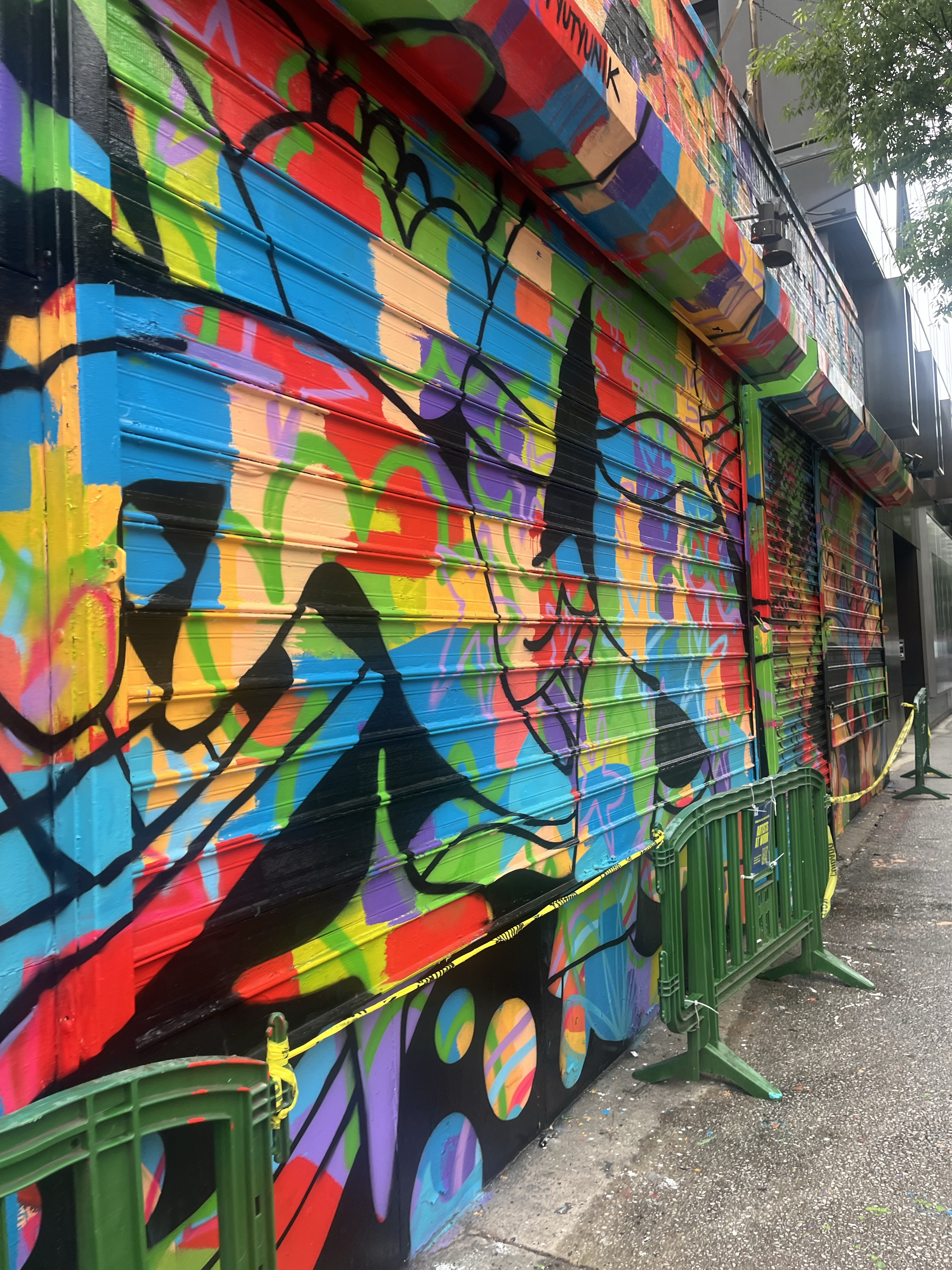 mural in New York by artist Misha Tyutyunik.