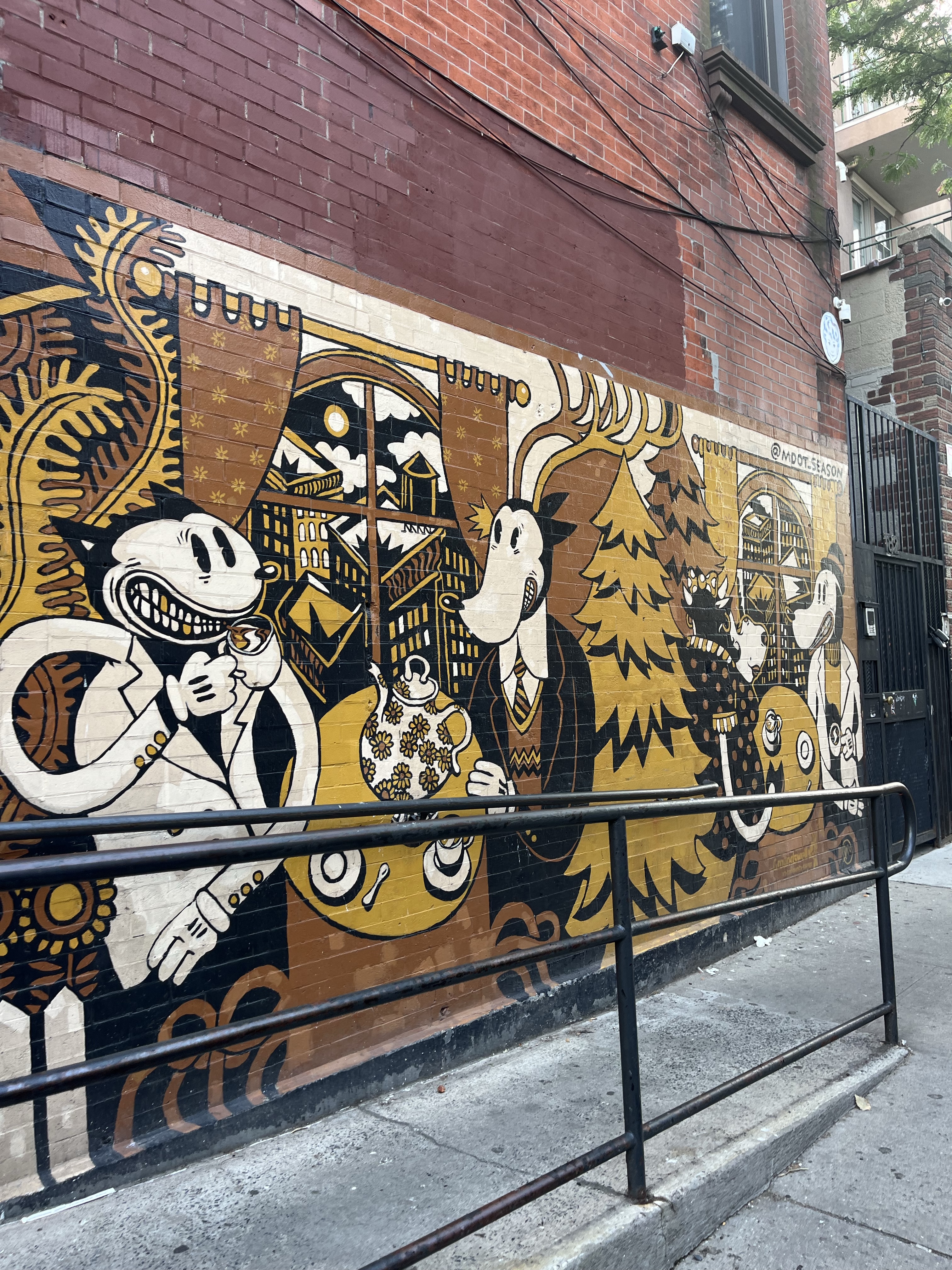 mural in Brooklyn by artist Misha Tyutyunik.