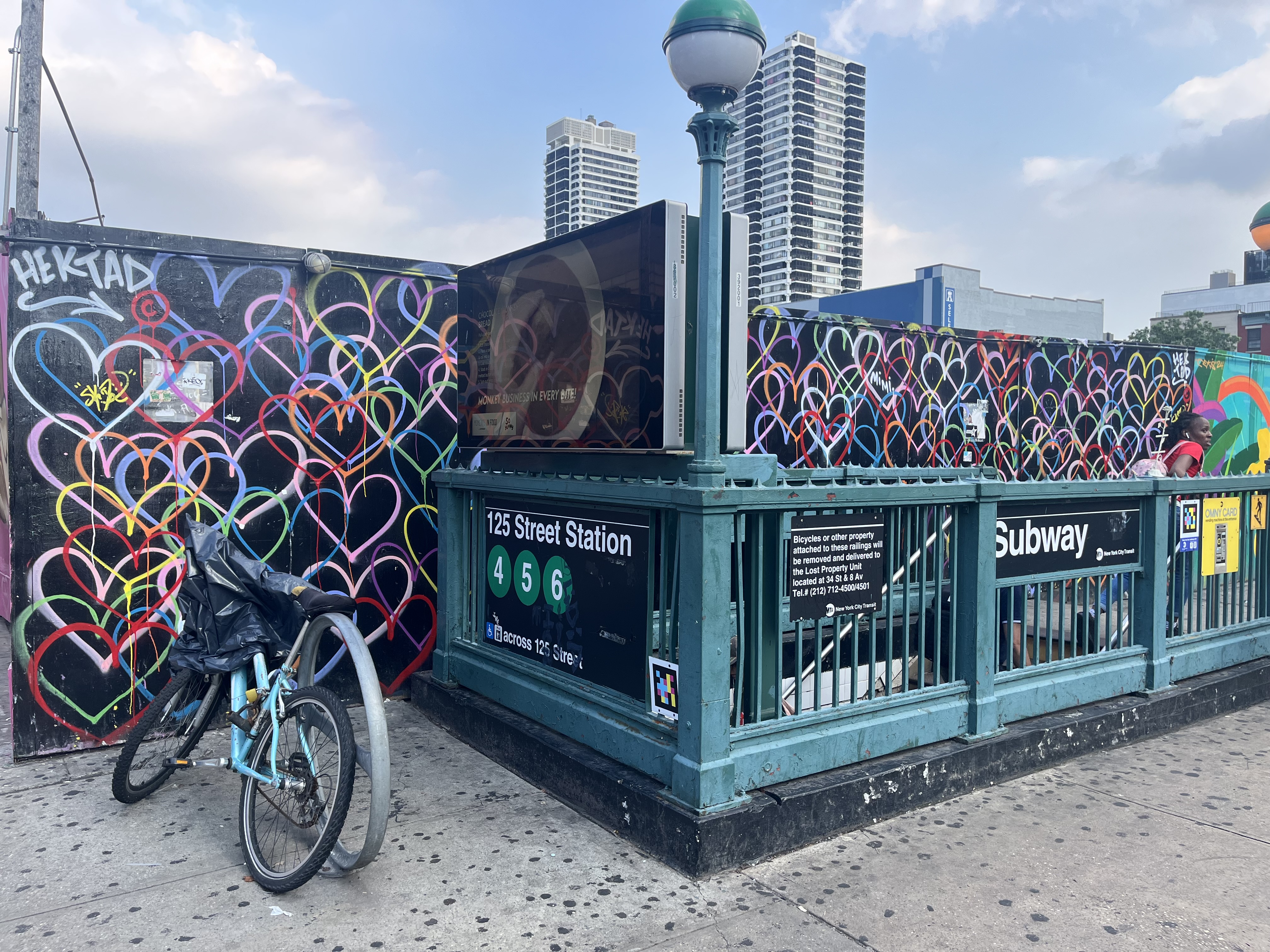 mural in New York by artist Hektad.