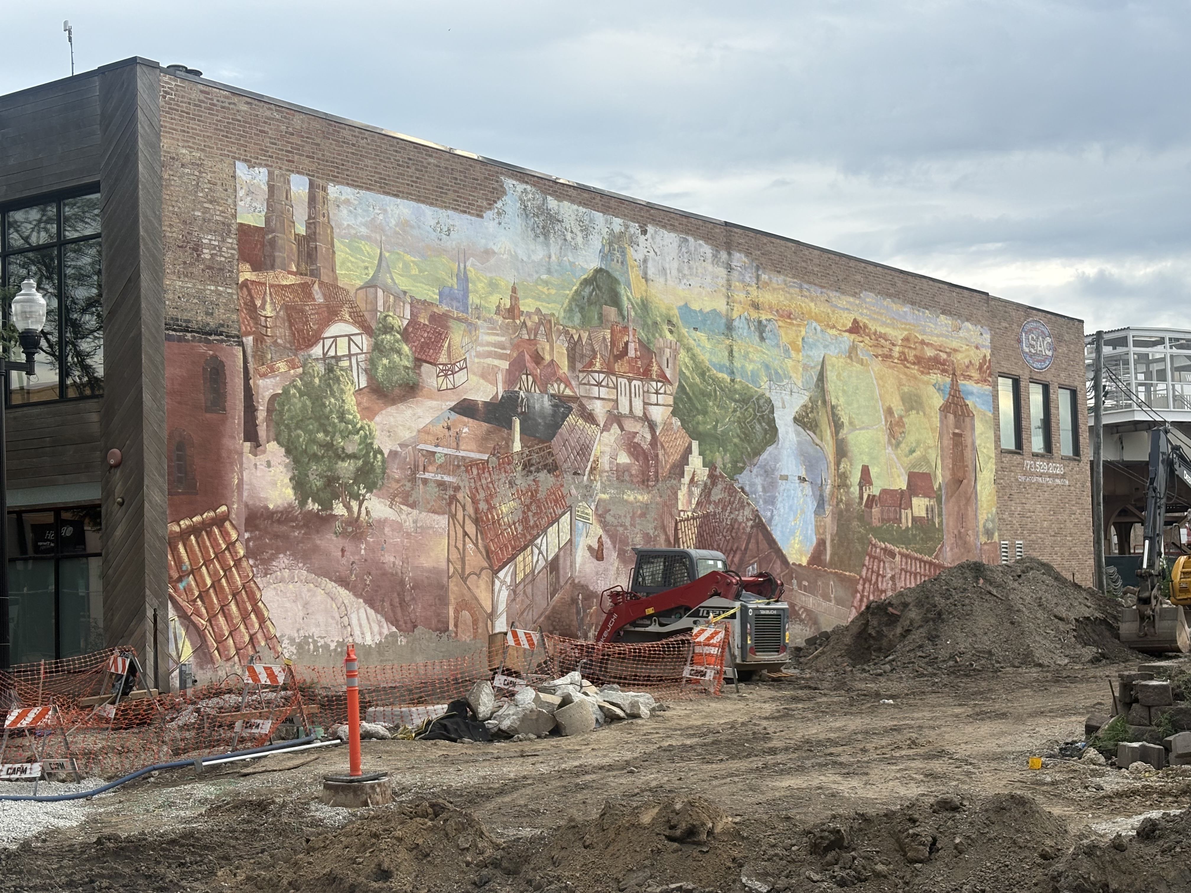 mural in Chicago by artist unknown.