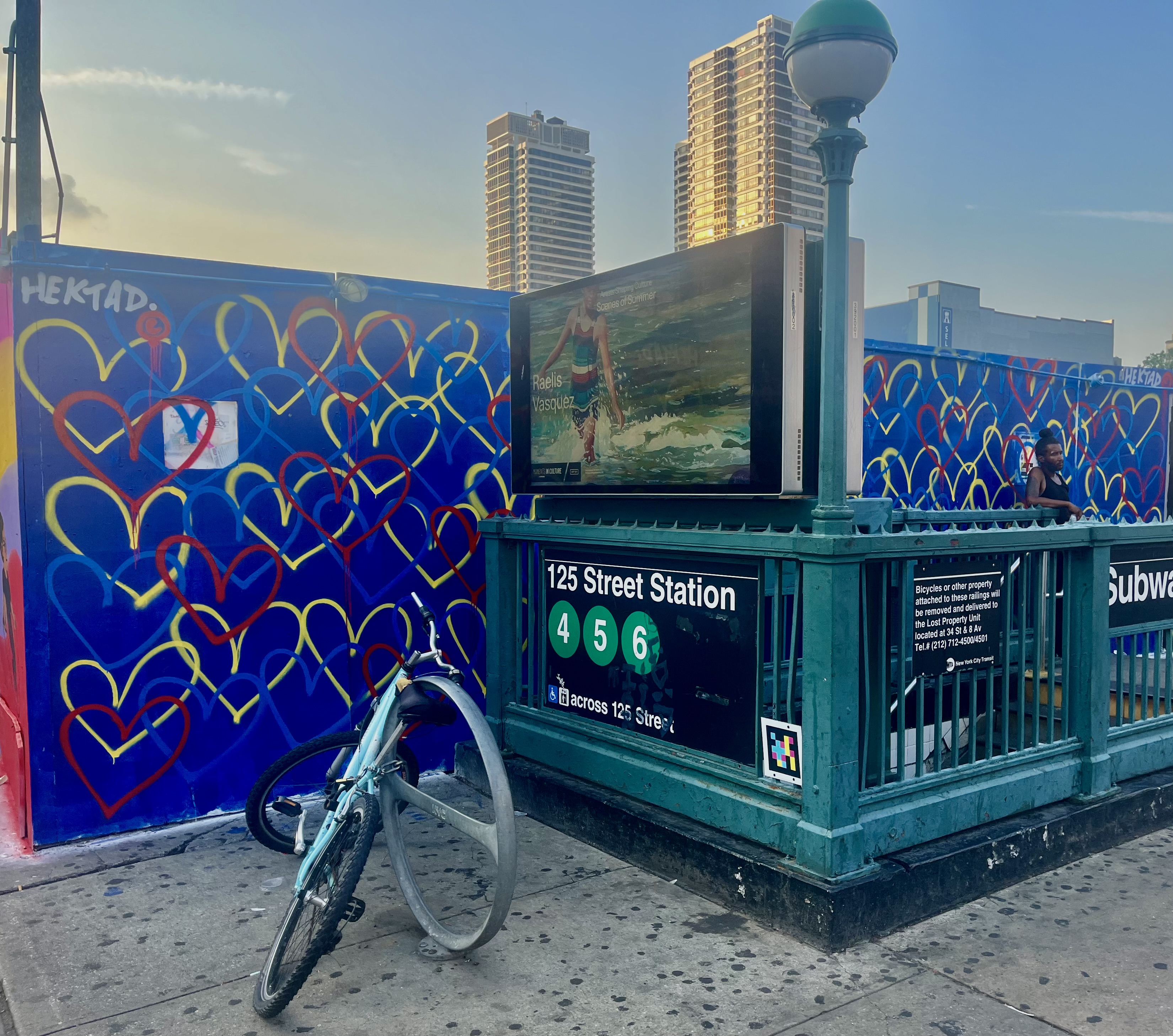 mural in New York by artist Hektad.