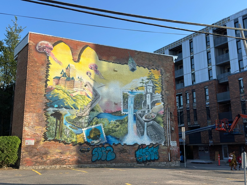 mural in Québec by artist unknown.