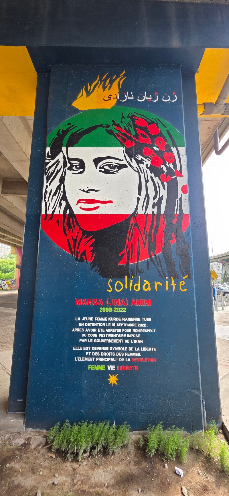 mural in Québec by artist unknown.