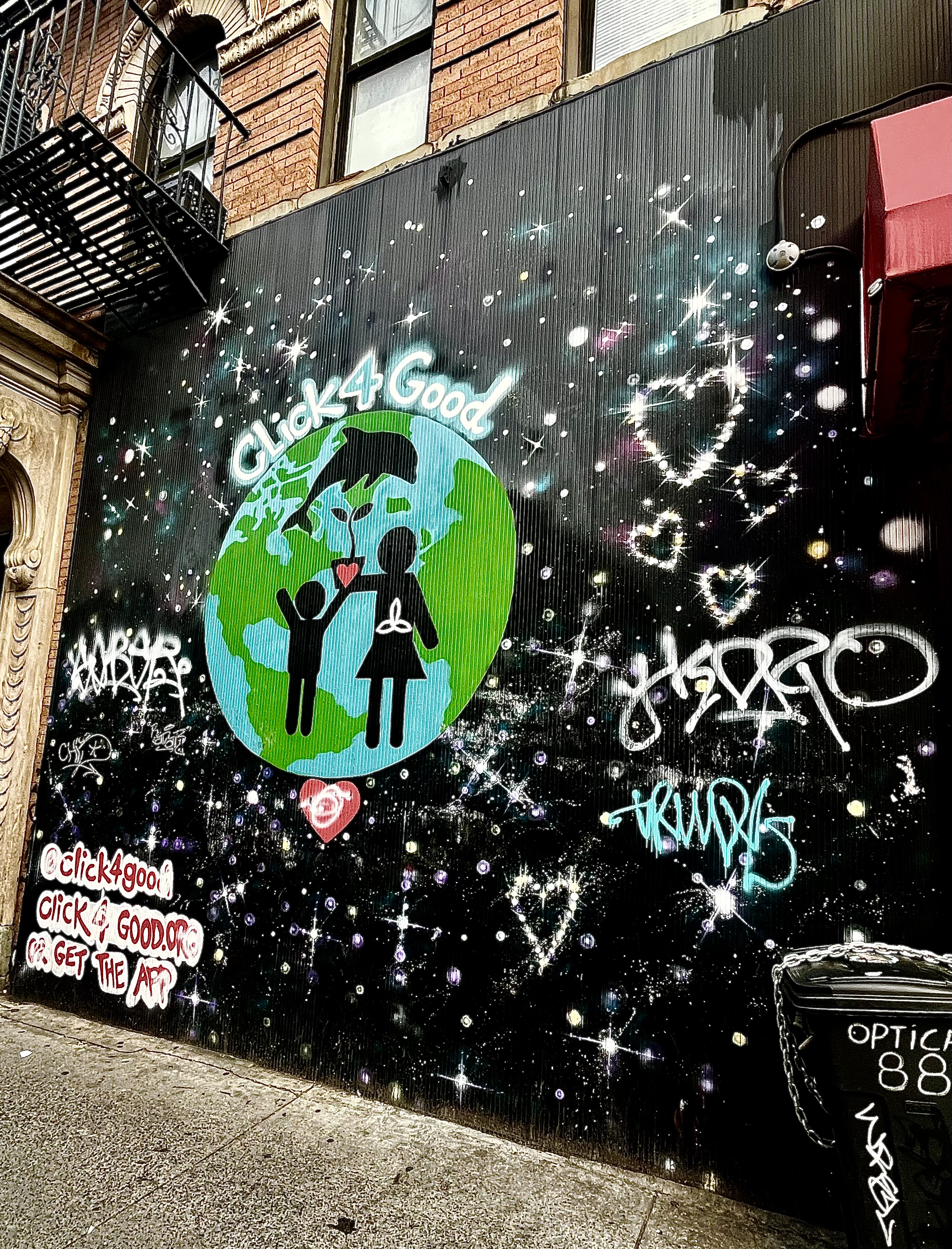 mural in New York by artist unknown.