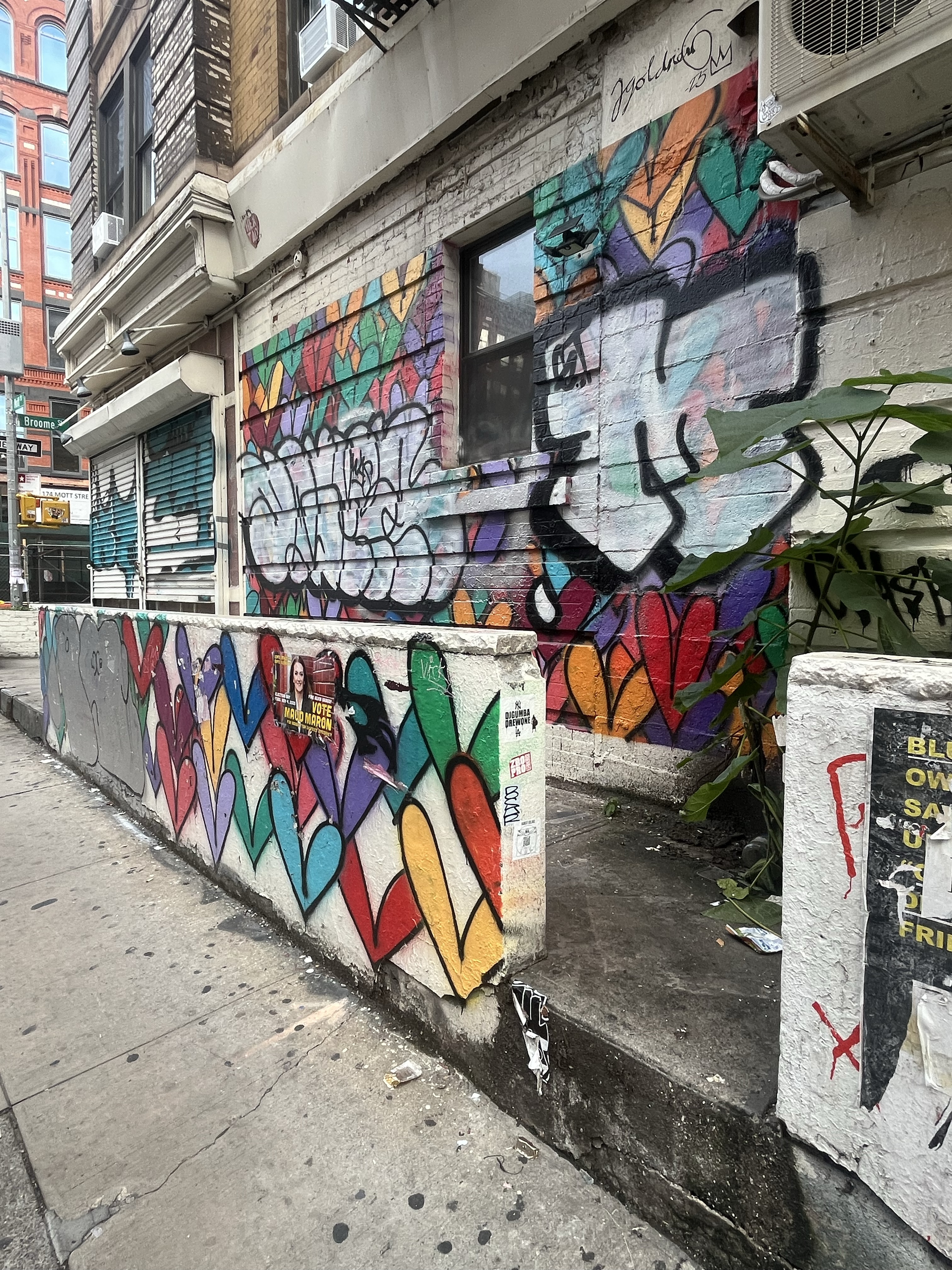 mural in New York by artist unknown.