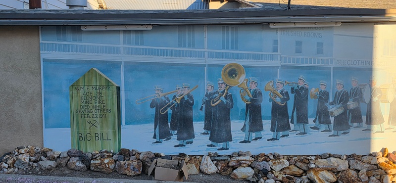 mural in Tonopah by artist unknown.
