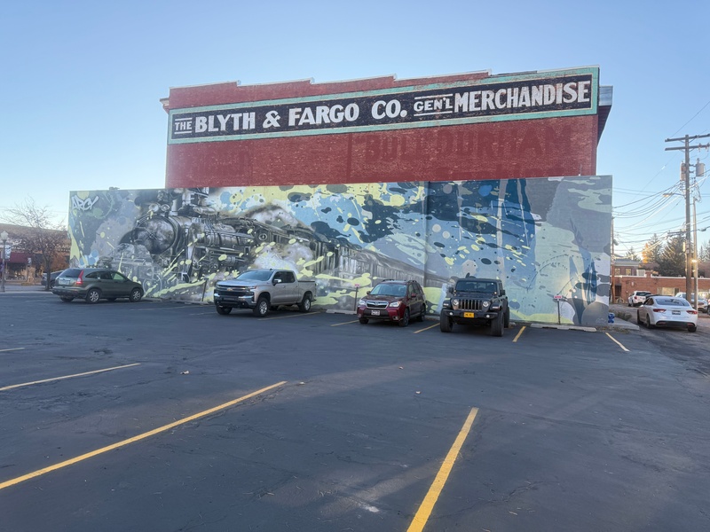 mural in Evanston by artist unknown.