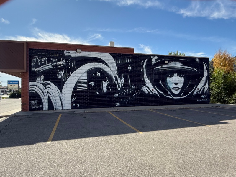 mural in Sandy by artist unknown.