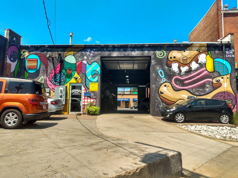 mural in Kansas City by artist Rif Raf Giraffe.