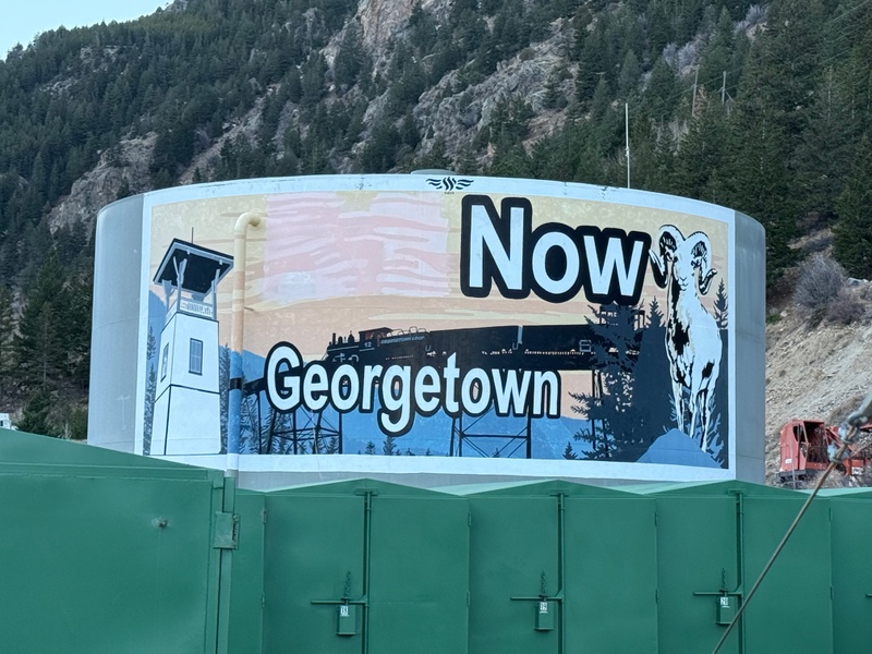 mural in Georgetown by artist unknown.