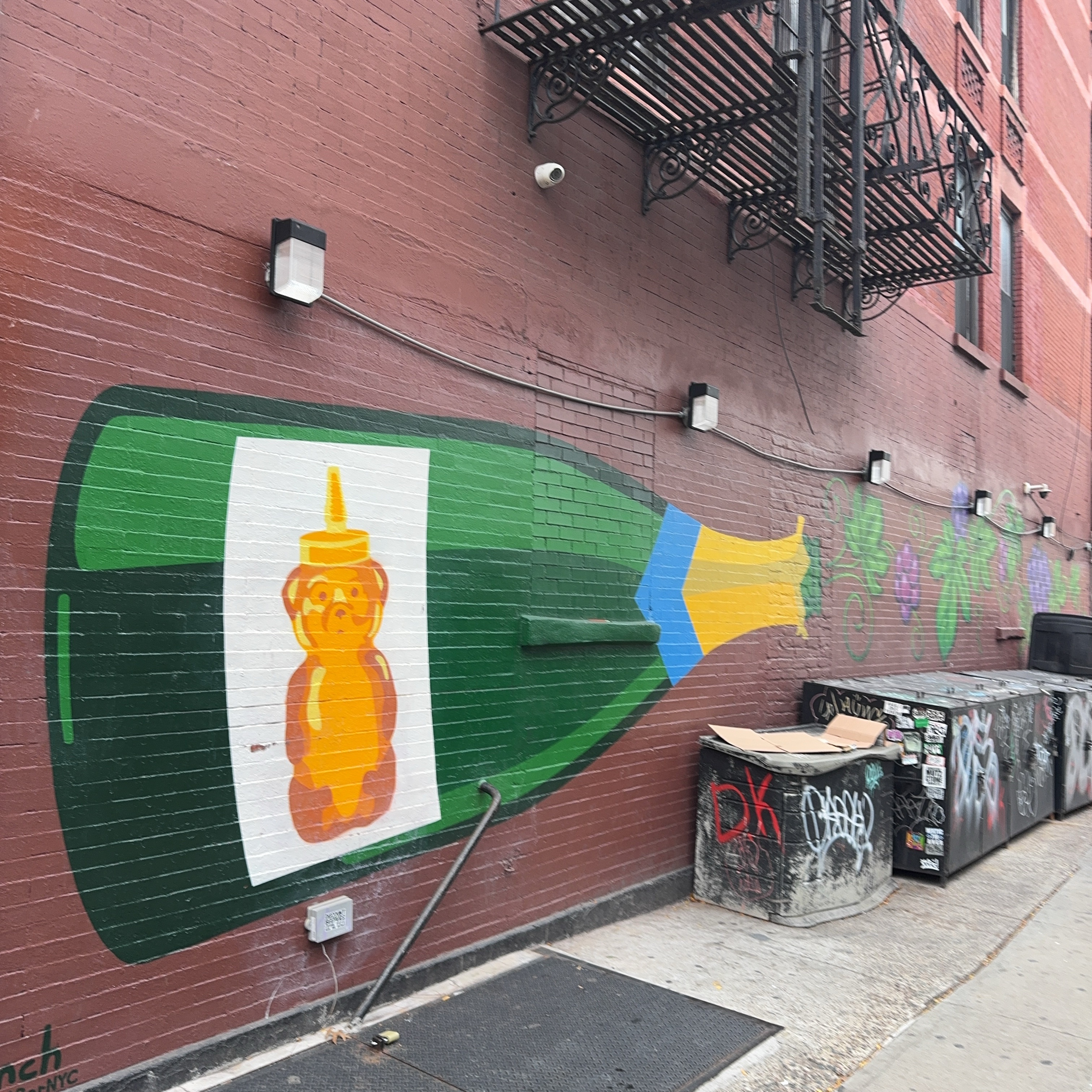 mural in New York by artist fnnch.