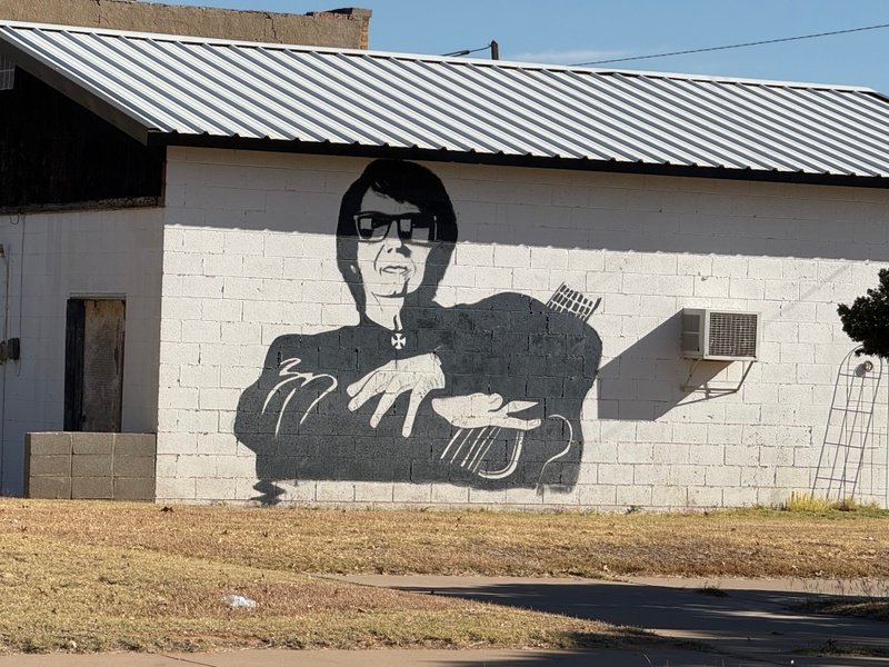 mural in Wink by artist unknown.