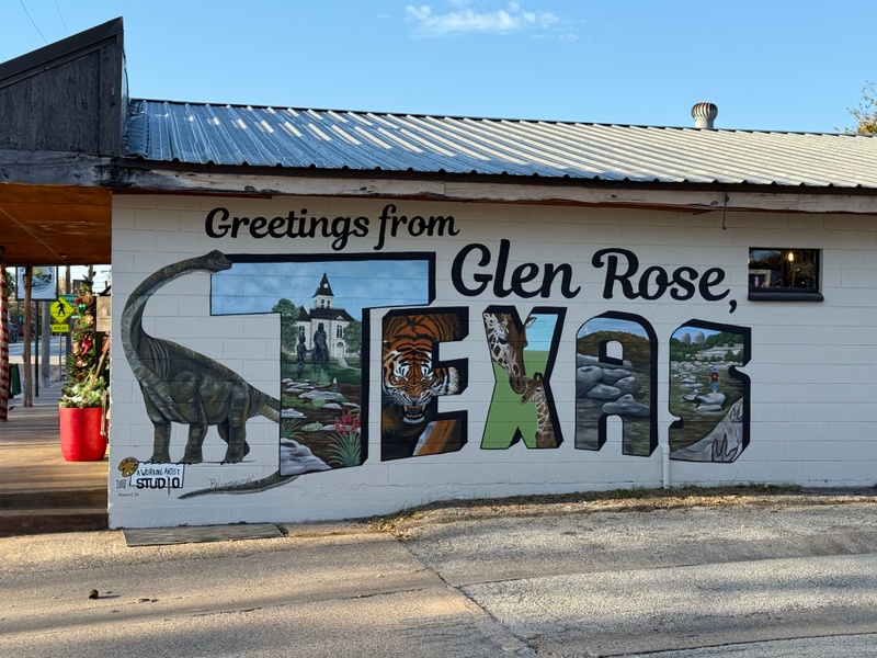 mural in Glen Rose by artist unknown.