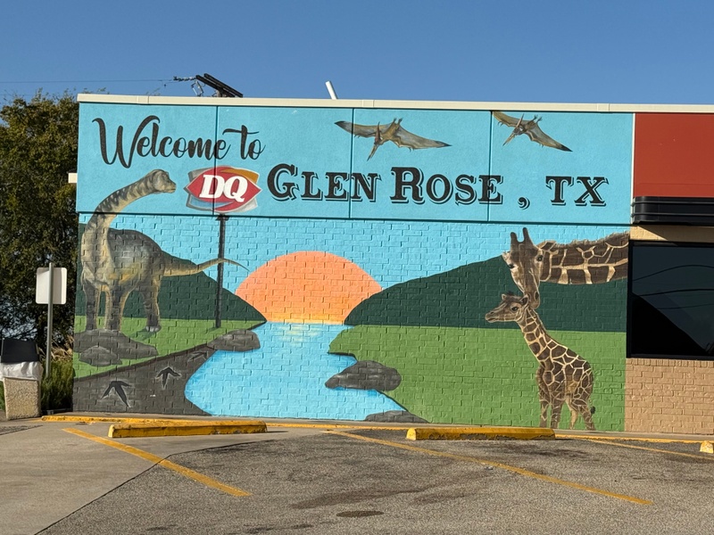 mural in Glen Rose by artist unknown.